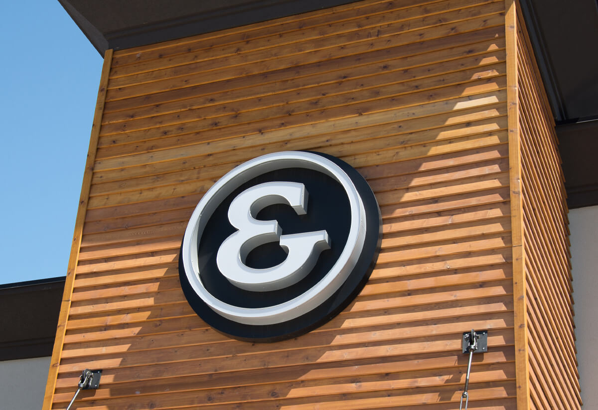 Brooklin's culinary and brewery experiences embody the city's renowned singularity. Just steps away, a plethora of restaurants such as State & Main, Bollocks Pub and Kitchen, Banter & Co., and Chatterpauls are a few of Brooklin's treasured and distinct talents.